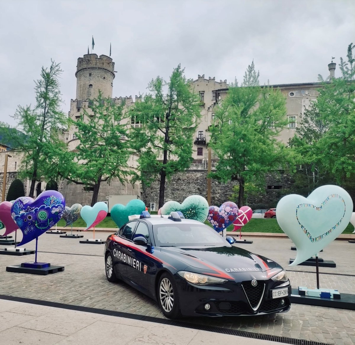 Buongiorno da Trento
#PossiamoAiutarvi #Carabinieri #ForzeArmate #Difesa #3maggio