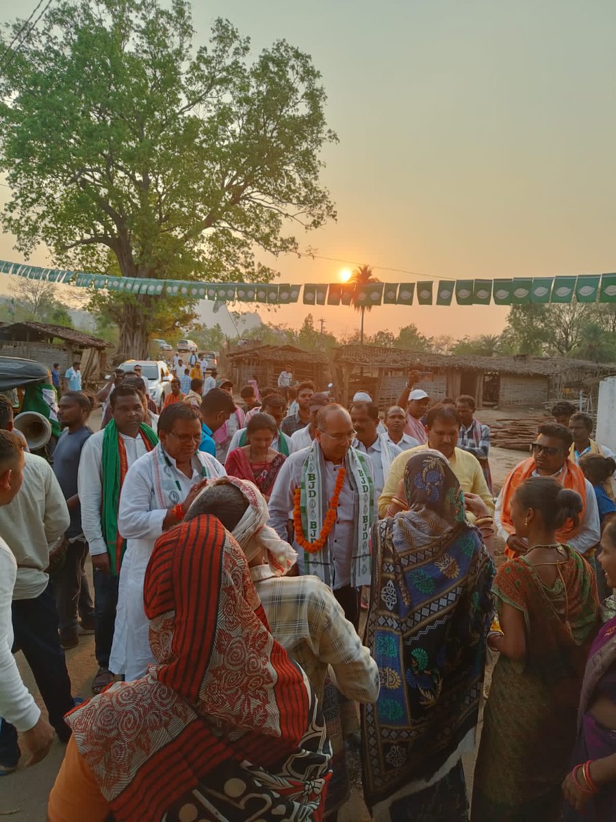 ଲାଞ୍ଜିଗଡ ନିର୍ବାଚନ ମଣ୍ଡଳୀ ଅନ୍ତର୍ଗତ ଭବାନିପାଟଣା ବ୍ଲକର ବିଭିନ୍ନ ଗ୍ରାମରେ @bjd_odisha କଳାହାଣ୍ଡି ସାଂସଦ ପ୍ରାର୍ଥୀ ଶ୍ରୀ ଲମ୍ବୋଦର ନିଆଲ ଏବଂ ବିଧାୟକ ପ୍ରାର୍ଥୀ ଶ୍ରୀ ପ୍ରଦୀପ କୁମାର ଦିସାରି ଙ୍କ ସହିତ ନିର୍ବାଚନ ପ୍ରଚାର।

@Naveen_Odisha
#ଯୋଡ଼ିଶଙ୍ଖ #JodiShankha #NabinOdisha #Vote4BJD