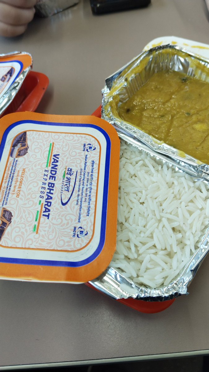 #Vandebharat got delayed for 6 hours and see what @IRCTCofficial @RailMinIndia is giving as lunch, Dal and Rice ONLY
When complaining, they say, this is only available.
@AshwiniVaishnaw
PNR: 2213548223
@RailMadad