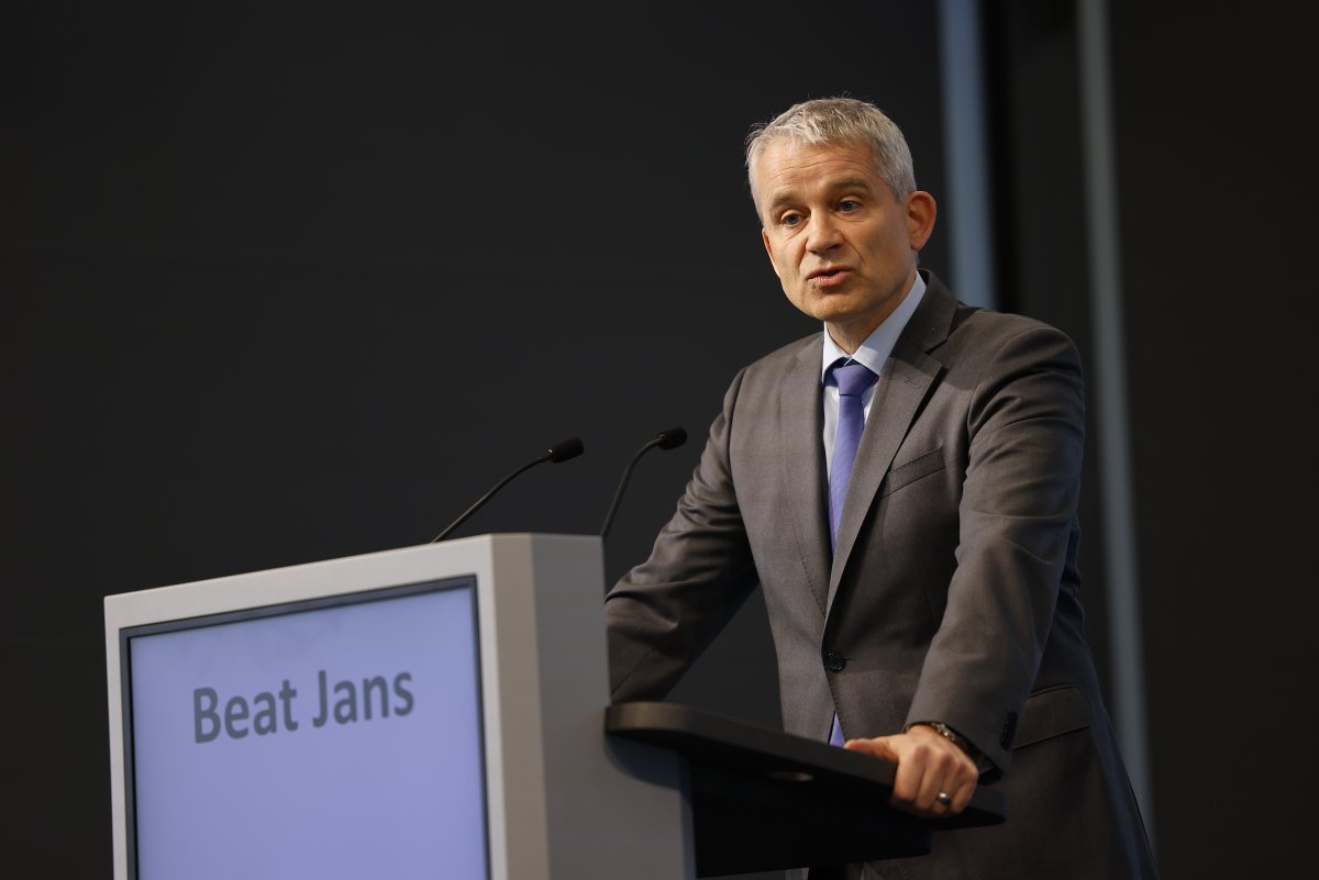 «Die humanitäre Tradition der Schweiz ist auch eine Tradition des gemeinsamen Engagements von Behörden und Zivilgesellschaft. Dieser Tradition müssen wir Sorge tragen.» Bundesrat @beat_jans hat heute in #Bern das Schweizer #Asylsymposium eröffnet. @sfh_schweiz @unhcr_ch