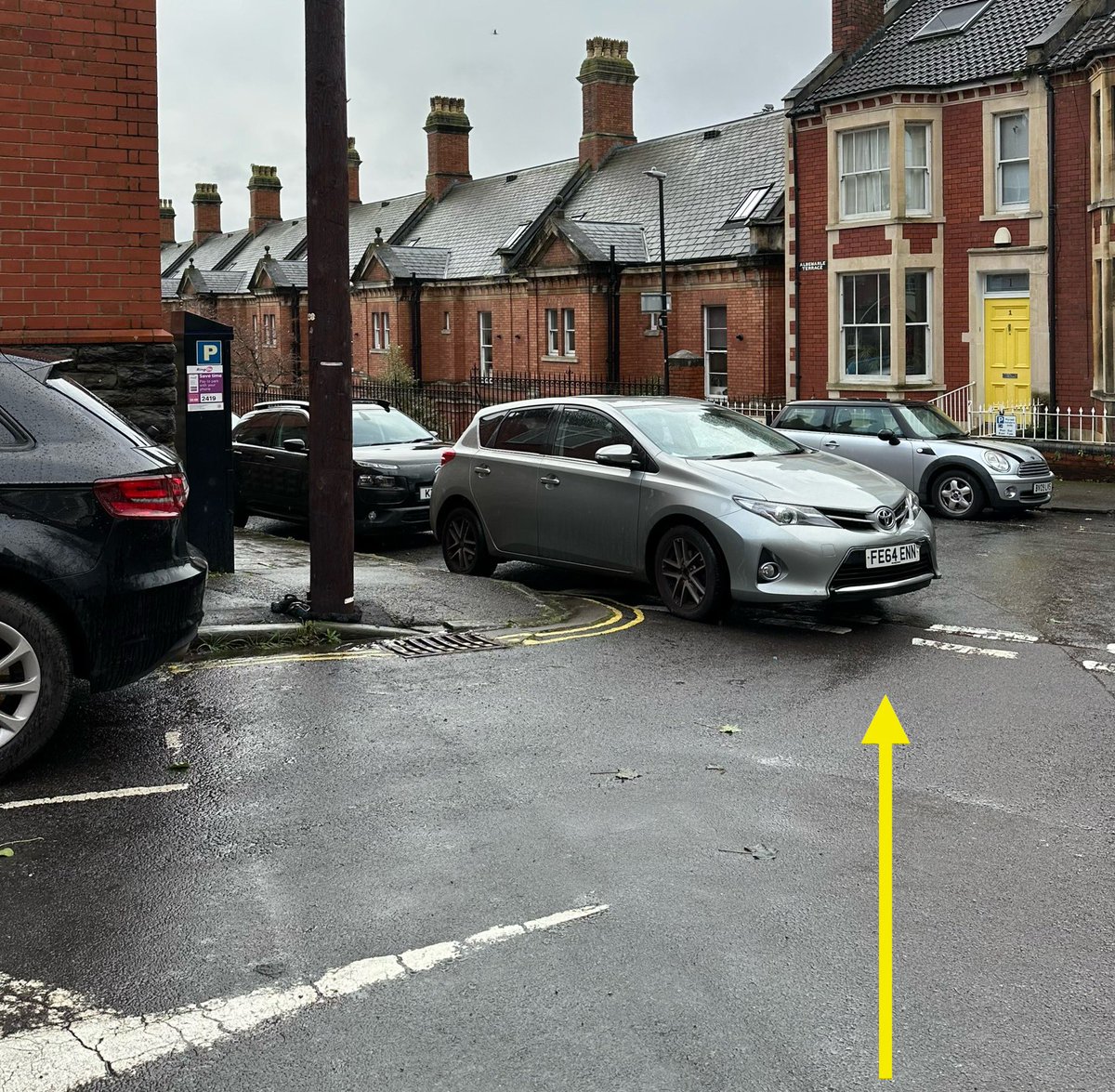 🟨Yellow card for this driver! Parking on a junction reduces visibility and removes sight lines. The double yellow lines are there for a reason. This school corner is already tricky to navigate without the bad parking. #BadParking #SchoolStreet