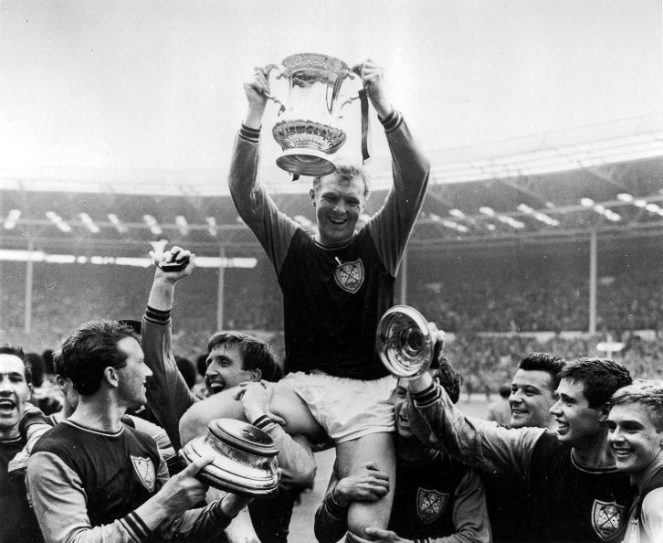 May 2nd 1964 60 years ago today Bobby lifted the F.A CUP #WESTHAMUNITED #BOBBYMOORE