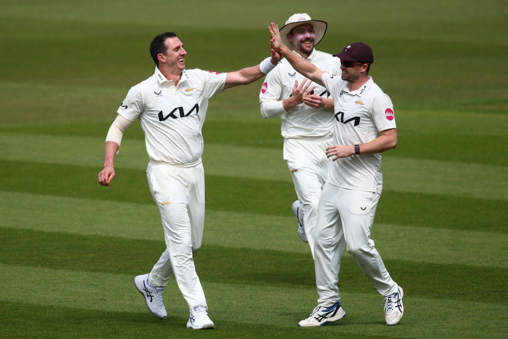 🚨 𝐍𝐄𝐖 𝐏𝐎𝐃𝐂𝐀𝐒𝐓 🚨 🎙️ @FulhamJon, @Harmy611 & @NickFriend1 bring you Following On: County Cricketer 🔘 Surrey the winners on a rain-affected round 🔘 Reviewing Essex v Durham 🔘 Discussion on Hybrid pitches ➕ More! 📱 Listen 👉 pod.fo/e/237bb2