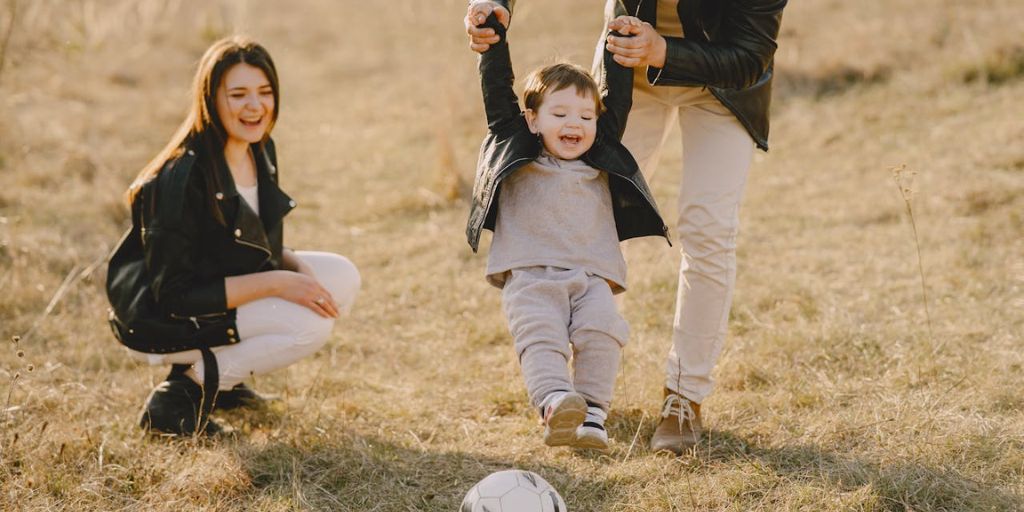 👨‍👧‍👦 @saludand oferta cursos gratuitos en línea masivos, impartidos por expertos, sobre, entre otros: - Promoción de la actividad física, el bienestar emocional o alimentación saludable - Cesta de la compra - Prevención de la obesidad 👉 bit.ly/3JAM2AO #formación #salud