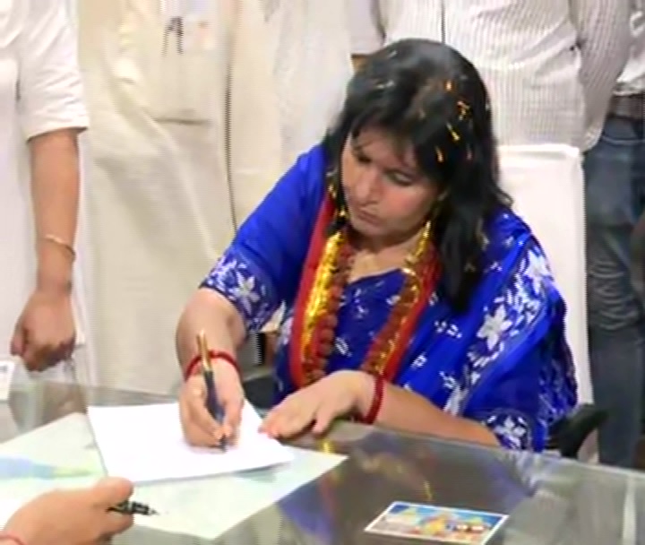 #OdishaElections2024 | BJP's #Bhubaneswar Lok Sabha candidate Aparajita Sarangi files nomination #Odisha 

#OdishaElectionsWithOTV #LokSabhaElections2024