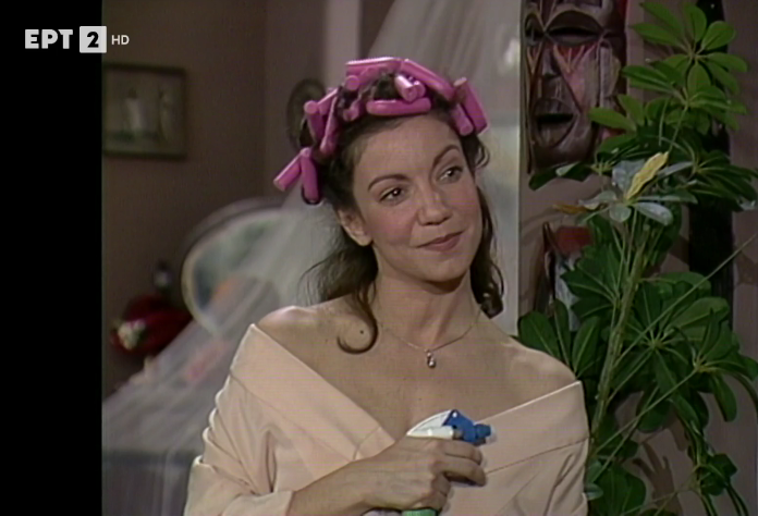 Πανέμορφη Πέμυ Ζούνη το 1991 στην σειρά Στενές Επαφές Τρύπιου Τοίχου. Τώρα στην ΕΡΤ2. #erotasfygas