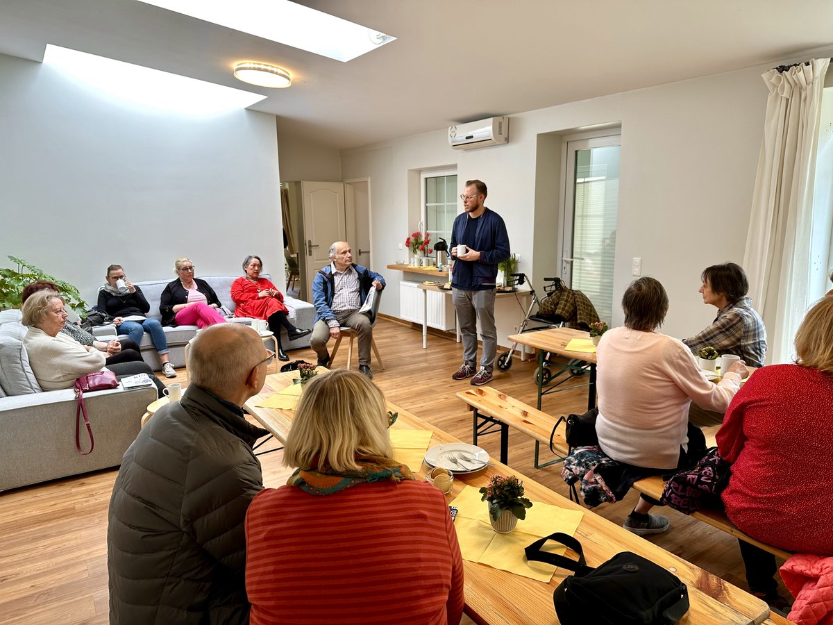 1. Senioren-Café in unserem Bürgerbüro in Alt-#Wittenau! Themen: seniorenpolitische Gesetzesvorhaben und mehr Barrierefreiheit im öffentlichen Raum. Bei Kaffee und Kuchen konnten wir ältere Menschen aus #Reinickendorf auch bei ihren persönlichen sozialen Anliegen unterstützen.