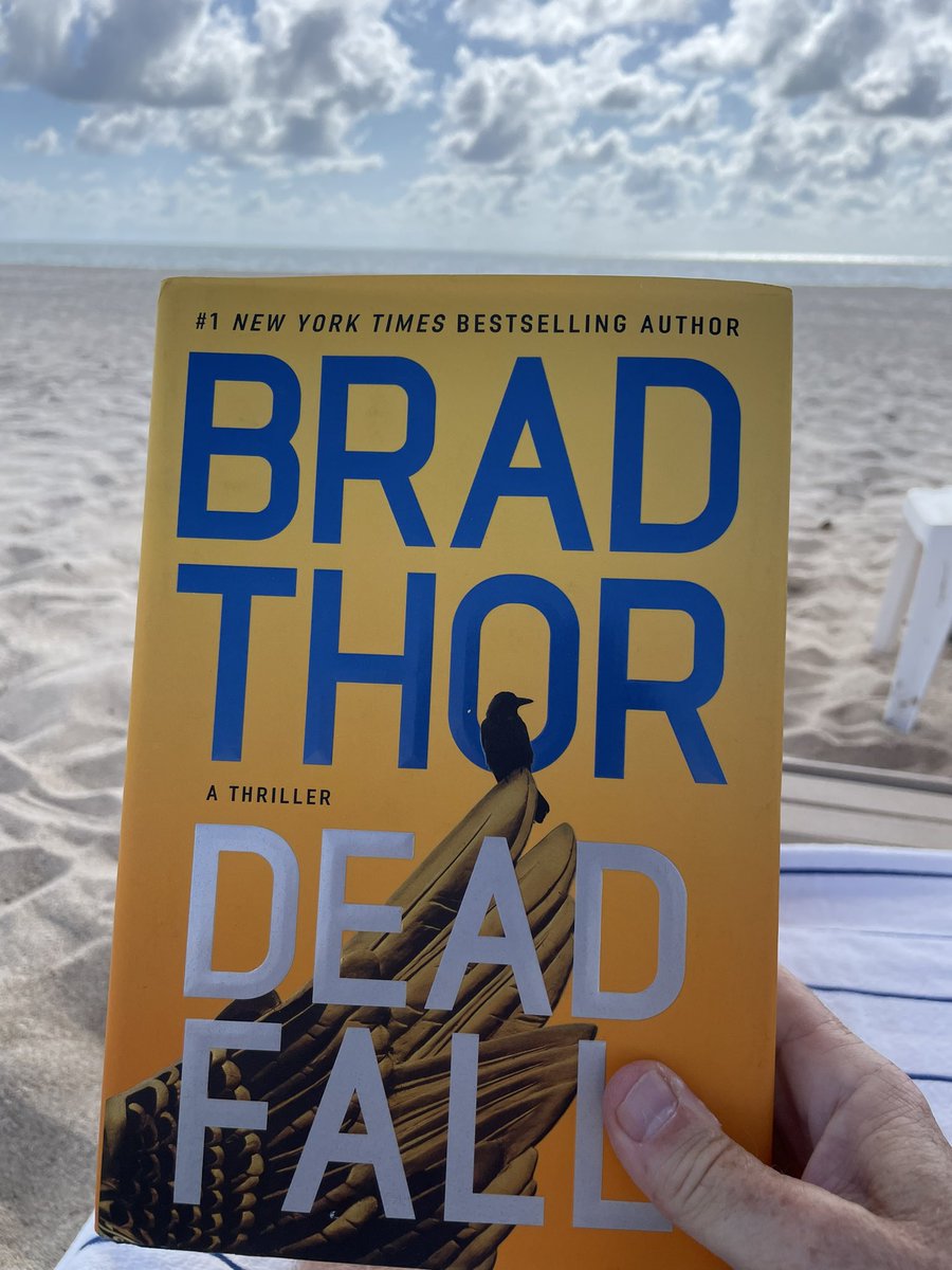 A 20 year vacation tradition continues bringing Scot Harvath to the beach! @BradThor