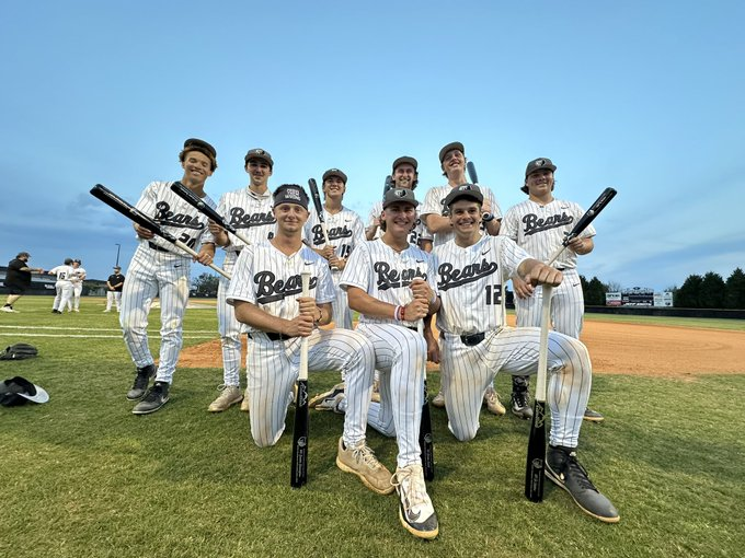 Another #BakersMade team taking home a big win!⚾️🏅 Congrats to @hocobaseball for advancing to the Elite 8, and a shoutout to their sales rep, @calvin_baker2, for getting them geared up for the occasion!