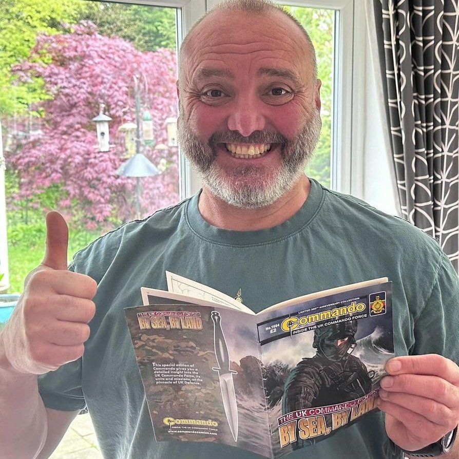 Another day, another @royalmarines and @WeAreInvictus legend, @leespencer_RM, receives a @CommandoComic. A Multi-World Record holder, Lee is currently planning to Row the Atlantic with wounded Ukrainian warriors. forces.net/sport/invictus…