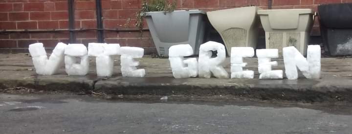It's a cracking sunny day for the #LocalElections2024, but it was snowing a few years ago, and we made this: #LowCarbon campaigning! #VoteGreen @LeedsGreenParty @TheGreenParty