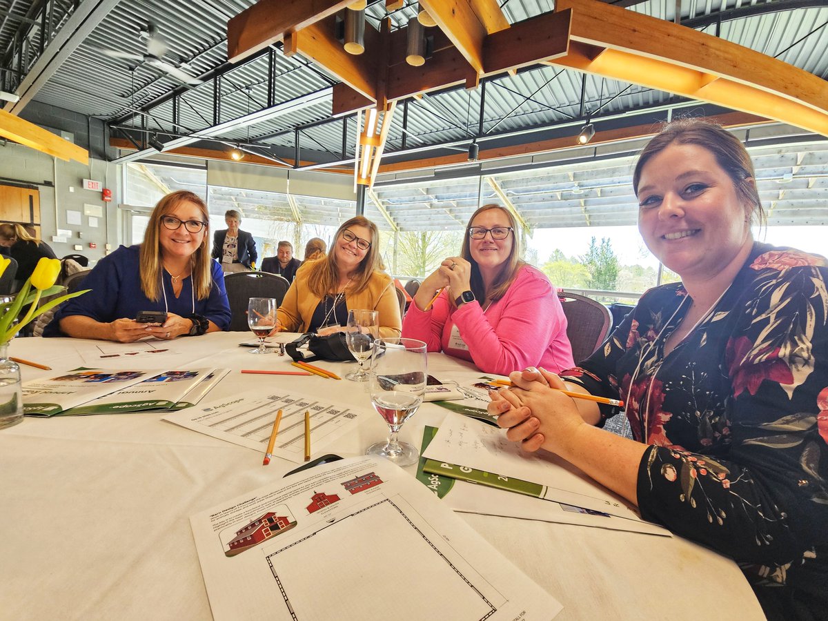 .@AgScapeOn brings AG, food education and career opportunities to classrooms. Design a Barn Challenge gets students thinking outside the box for careers in AG. Teresa Van Raay, Sarah Adrian, Mary Feldskov and Brianna Curtis try a student activity. #AgScapeAGM24 📸: Sharon Grose