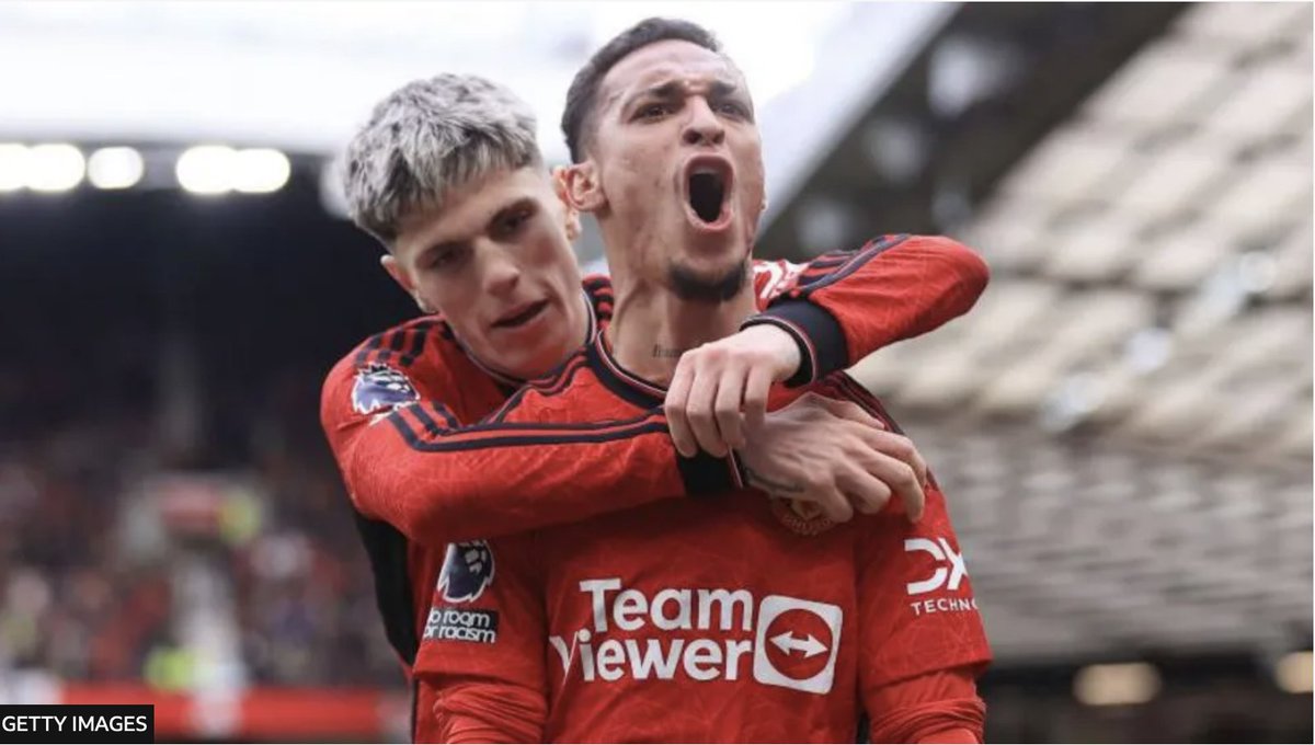 Man Utd players bonding happily