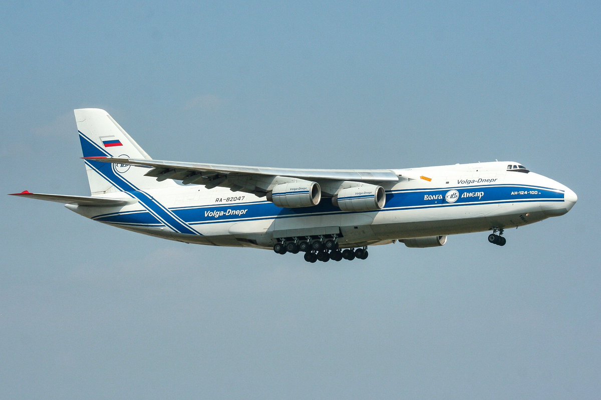 Throwback Thursday to July 21, 2021 when we saw this Volga-Dnepr Airlines Antonov AN-124-100 in Calgary. #yyc #avgeek #aviation #aviationlovers #aviationphotography #planespotting #planespotter #photography #antonov #throwbackthursday #tbt