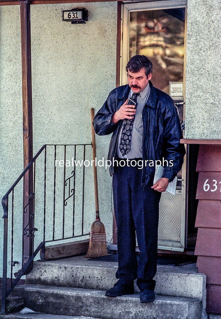 A Kelowna detective takes notes at the scene of violent crime. British Columbia, Canada. 1994. Gary Moore photo. Real World Photographs. #police #crime #canada #kelowna #rcmp #garymoorephotography #realworldphotographs #nikon #photojournalism #newsphotography #photography