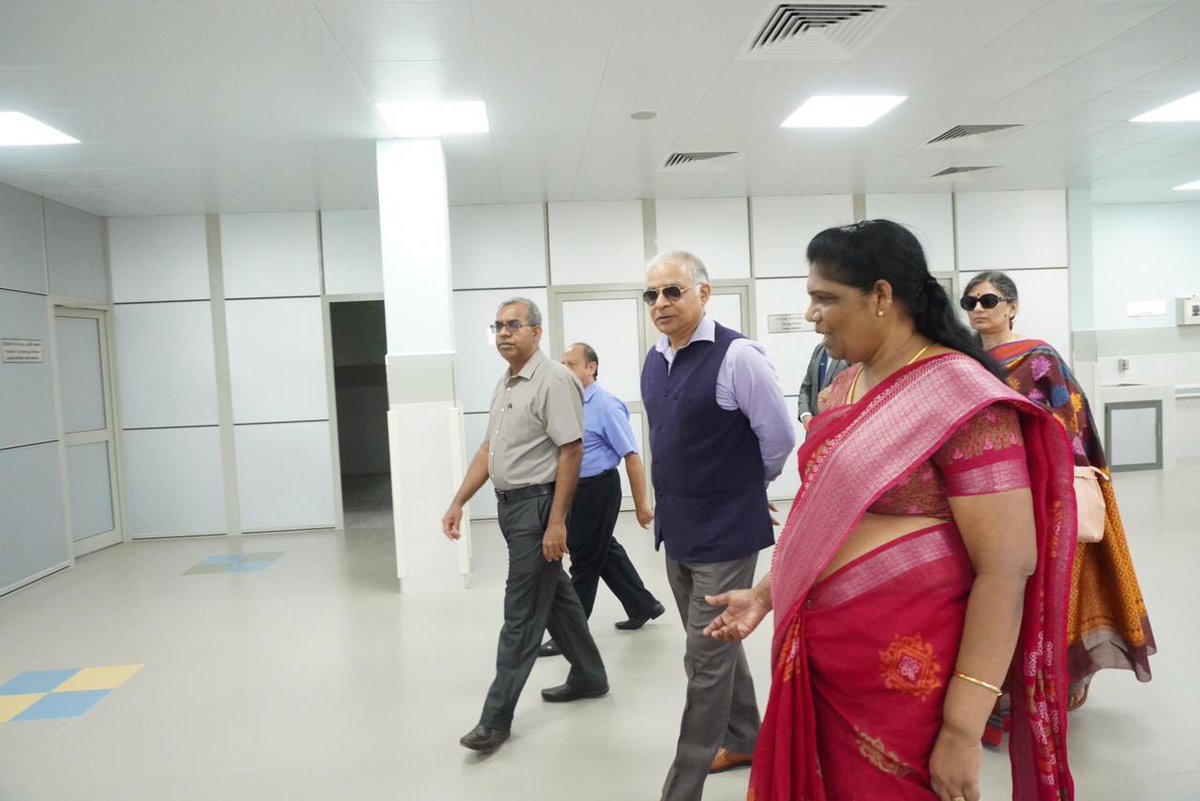 Addressing diverse needs of the people is at the heart of 🇮🇳's grant projects in 🇱🇰. In Batticaloa, HC @santjha interacted with beneficiaries of 🇮🇳's Model Village Housing Programme and took stock of progress in construction of the surgical unit in Teaching Hospital.