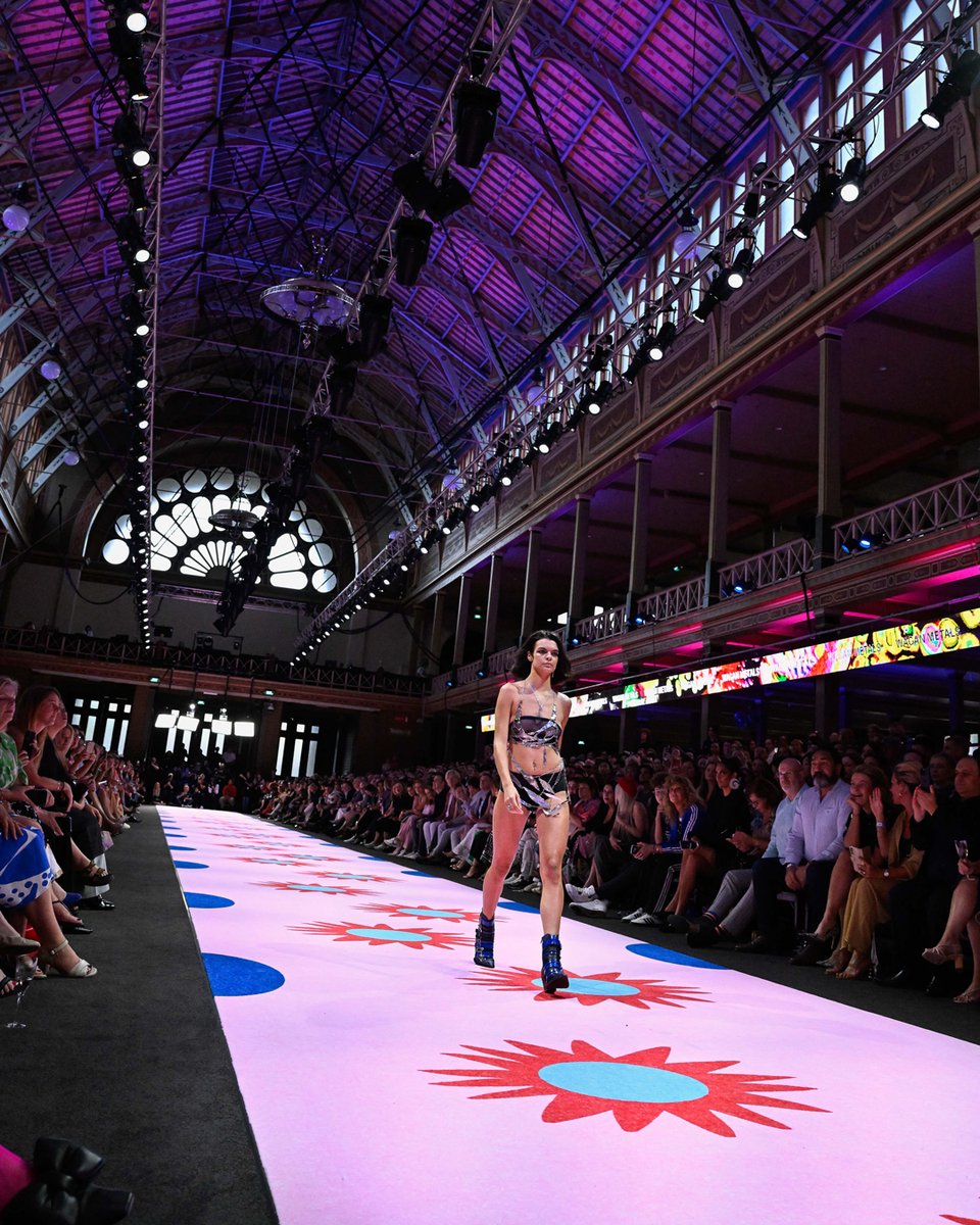 A few fab moments from the PayPal Melbourne Fashion Festival's Emerging Mob in Fashion Runway x Fujitsu featuring Fluevogs! 💃🏻✨ More photos and details here: vo.gg/melbourne-fash… #Fluevog #MelbourneFashionFestival #PayPalMFF @melbfashionfest