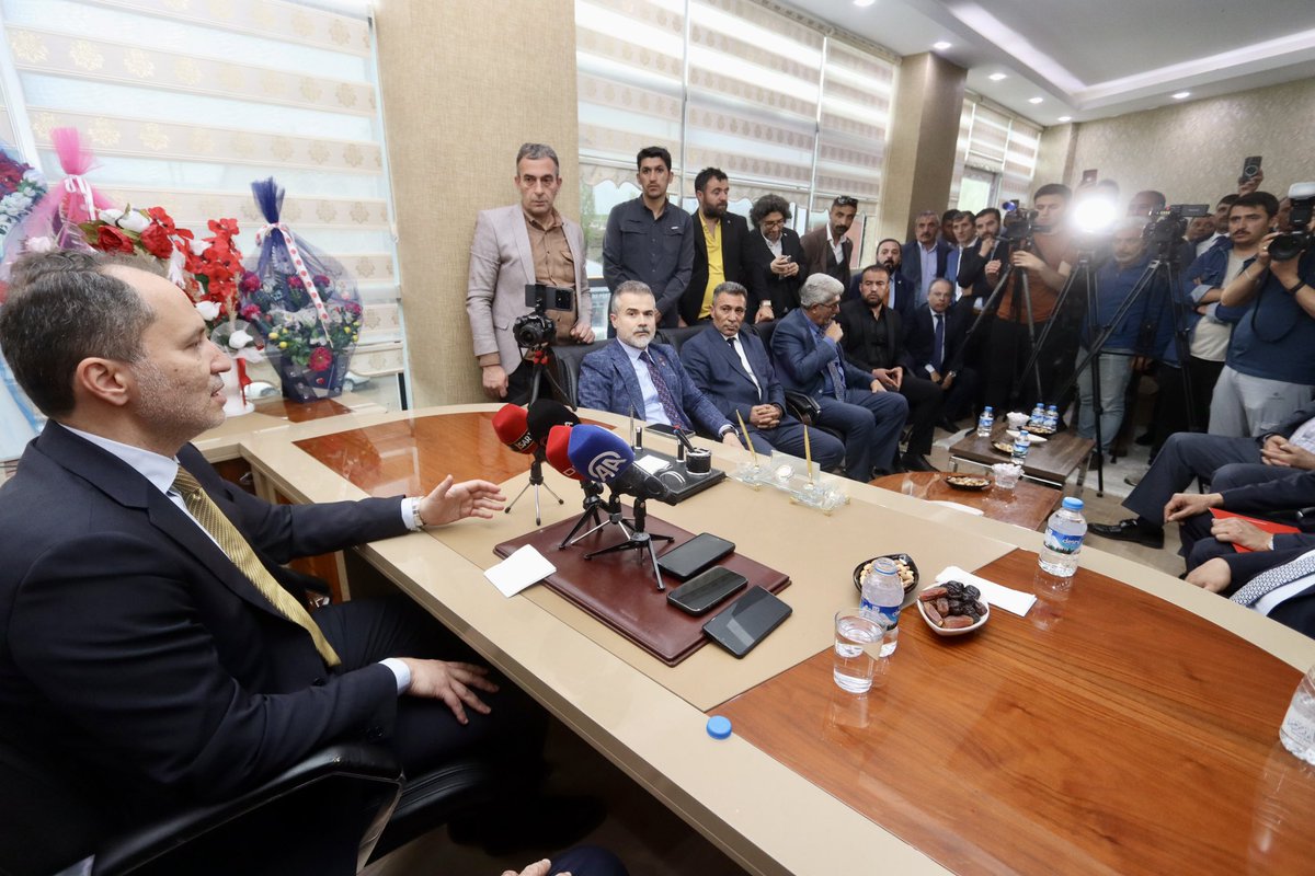 📍 Erzurum  

Genel Başkanımız Dr. Fatih Erbakan 31 Mart seçimlerinde kazanmış olduğumuz Erzurum Köprüköy Belediyesi’ni ziyaret ederek belediye başkanımız Nevzat Karasu’ya başarılar diledi.