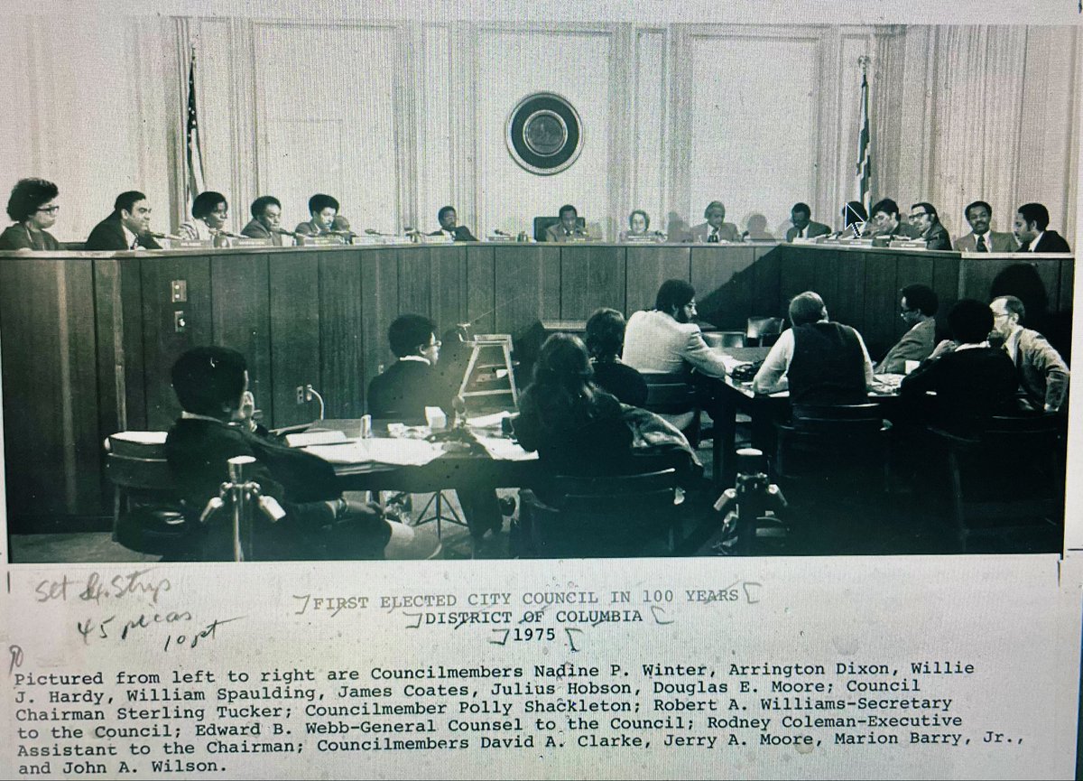 @tomsherwood Hobson, hidden to the right of #W8 CM Jim Coates, on first Home Rule @councilofdc in the old chamber, w the dais on the left as u entered. 1975 #DCHistory @dcpl