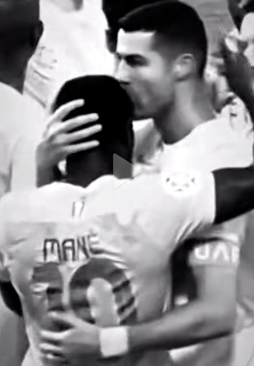 Cristiano Ronaldo kissing Mane on his forehead yesterday. No room for racism.

Bromance ❤️