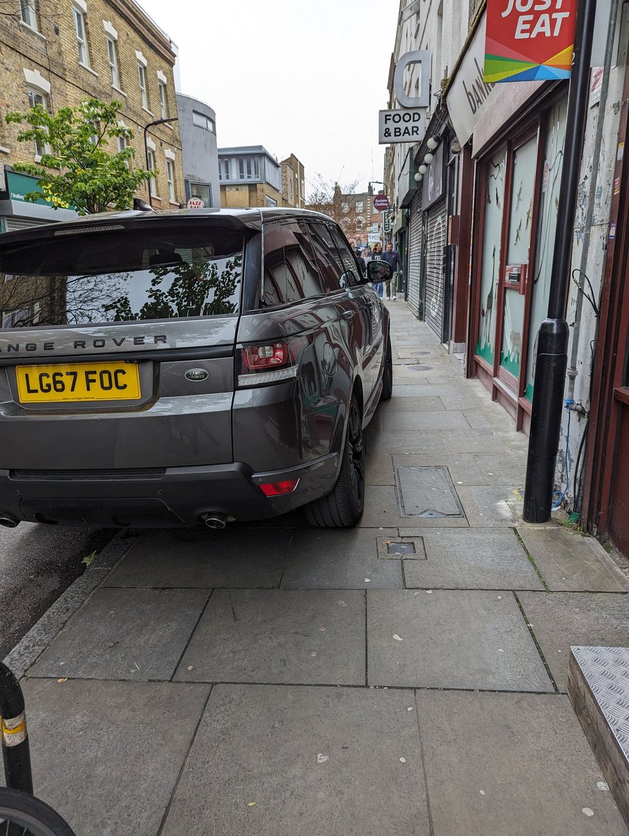 Honestly what else speaks daily to this volume of arrogance and disrespect for your community than parking your two tonne luxury #SUV like this and not even paying for the privilege? #pavementparking