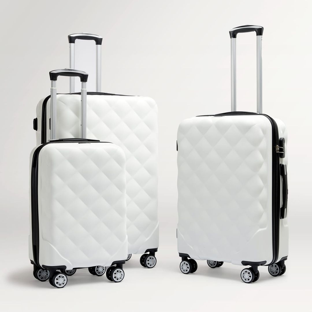 Who else is in desperate need of a holiday?

Get booking and travel in style with the Salisbury suitcase range from @homebargains 🌞