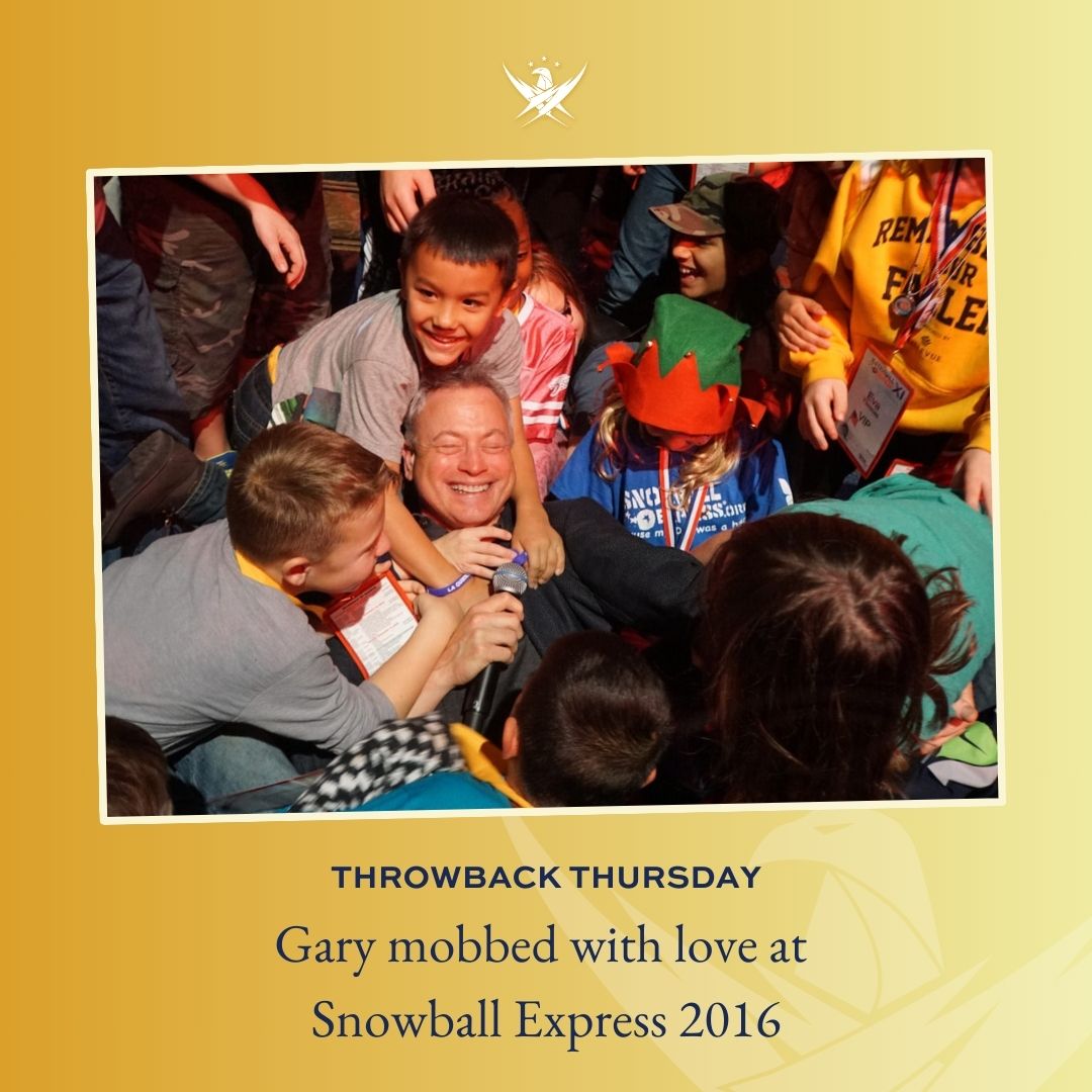 On #ThrowbackThursday we look back at Snowball Express 2016. After speaking at the event in Dallas, @GarySinise was mobbed by children of fallen heroes, creating a truly unforgettable moment. Click here to learn how we uplift the Families of Fallen Heroes bit.ly/2GBrkSQ