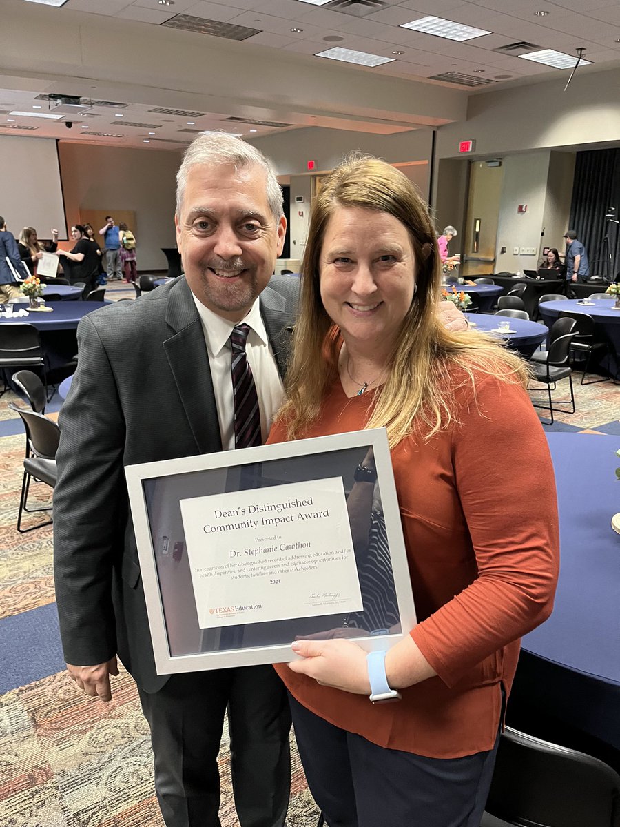 Many thanks to @c_martinez for his care, candor, and leadership! It’s an honor to be the recipient of the @utexascoe Deans Award for Community Impact. Together we break down barriers!