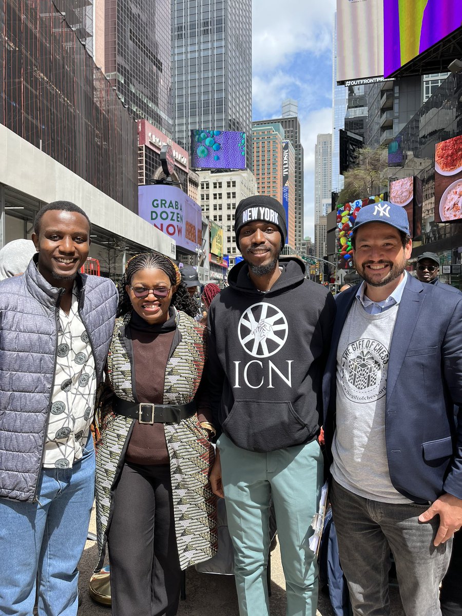Our @thegiftofchess dreams have connected a global team! In the heart of Times Square, Ambassadors from DRC, Malawi, Nigeria, & USA connected through shared purpose.