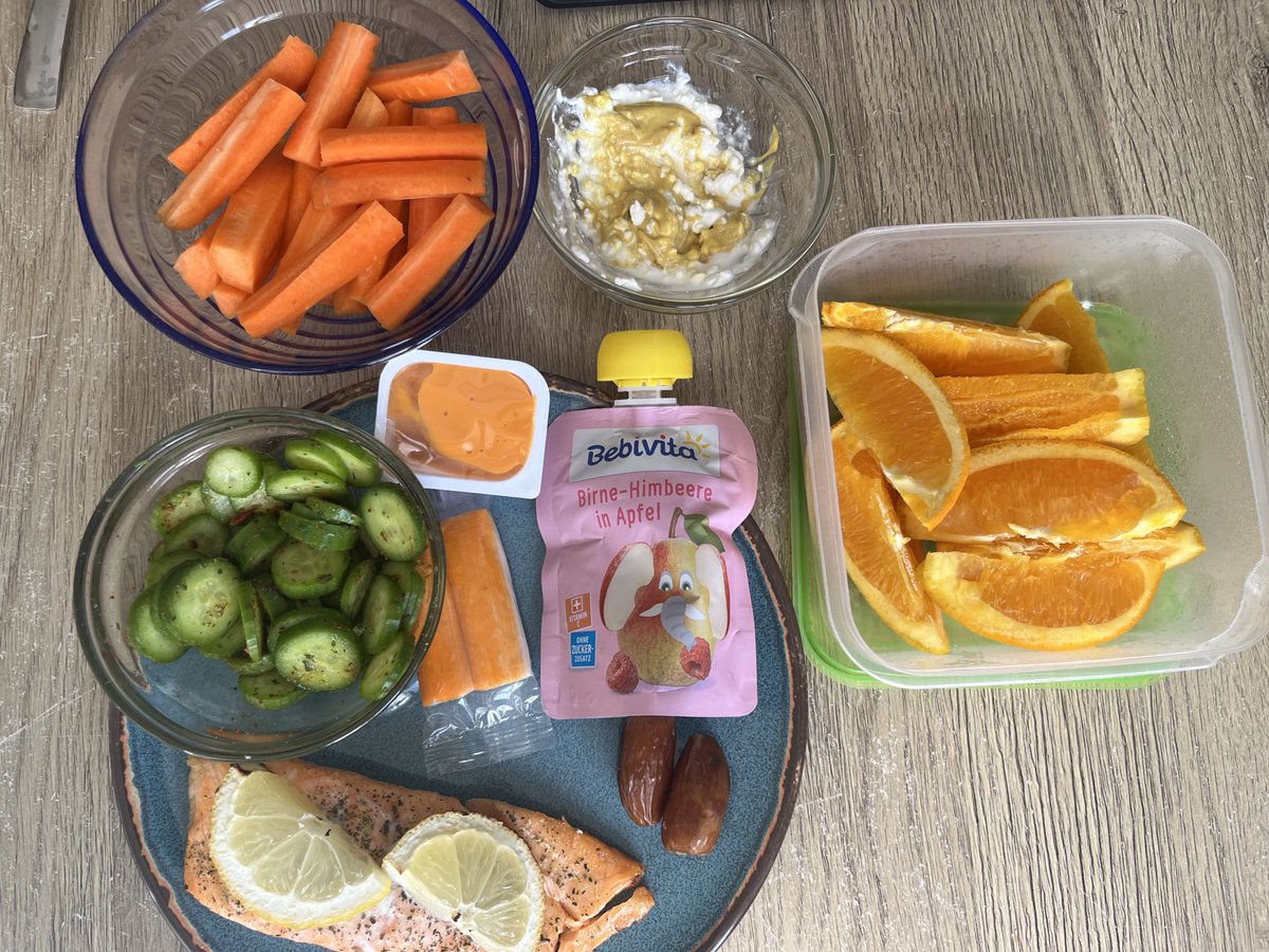 Pre intermittent fasting meal is salmon and vegetables with cottage cheese + mustard dip 🍣🥕

Dessert is cold orange and dates 🍊

Estimated 580 cal
40g protein