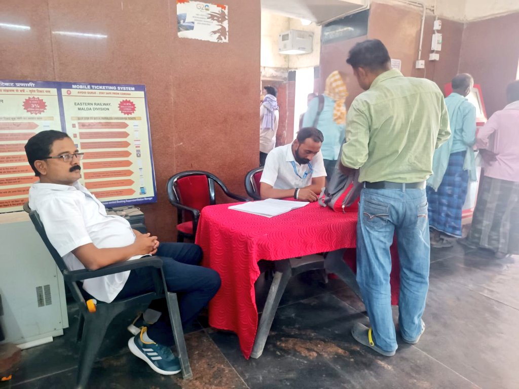 Today 02.05.2024, a promotion camp for UTS on mobile app was held at  Sahibganj station to raise  awareness among passengers.
#UTSApp