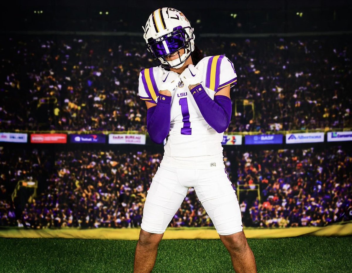 2025 WR Zay Martin’s phone has been buzzing non stop in the days after competing along side Bryce Underwood at the OT7 tournament in Orlando “I'm ready for this breakout offseason and ready to show all the coaches and colleges what I can do.' (VIP) #LSU 247sports.com/college/lsu/ar…