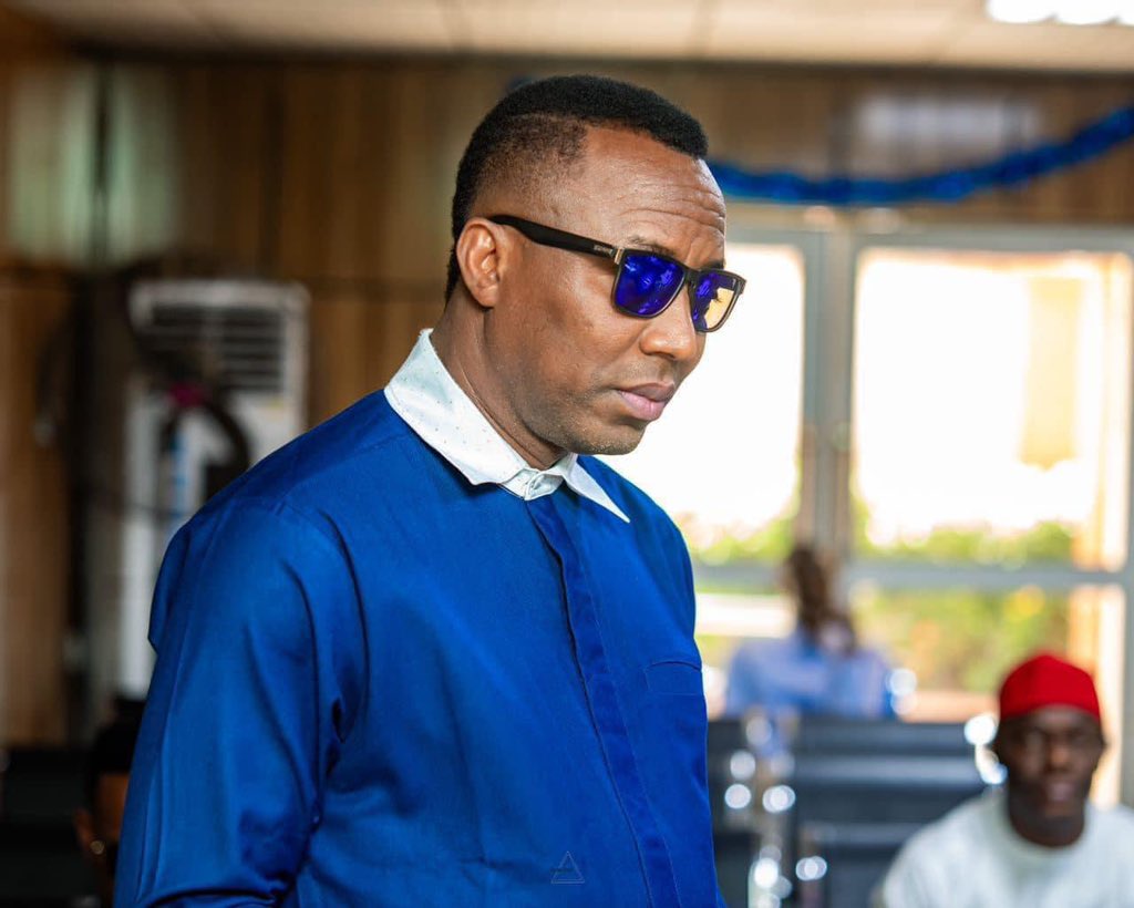 If you’re supporting young and intelligent @YeleSowore , we should be following each other. 
If you support @YeleSowore and I’m not following you, please indicate let me follow you back!
We need to break the chains⛓️ tying our true Democracy 
Thanks 
#AAC #WeCantContinueLikeThis