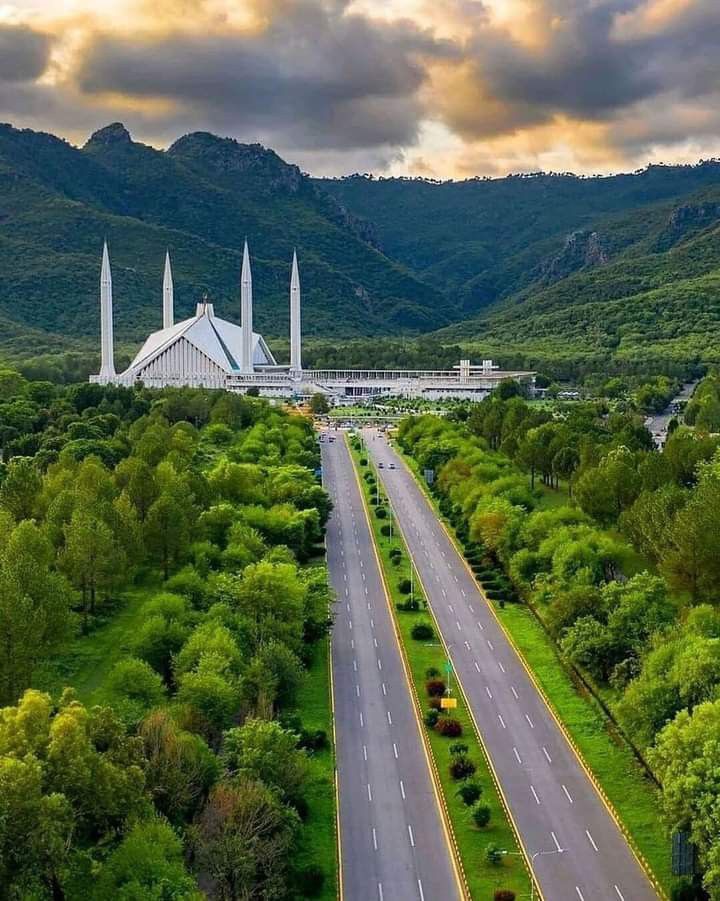 The worst thing about partition is that we lost the beautiful land that was once part of Bharat 

This is Islamabad, Pakistan's Capital.