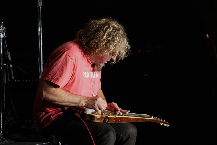Also this Day in VH 5/2/2014: @sammyhagar plays the South Shore Room of @HarrahsTahoe in South Lake Tahoe, Nevada. redrocker.com/events/2014-05…