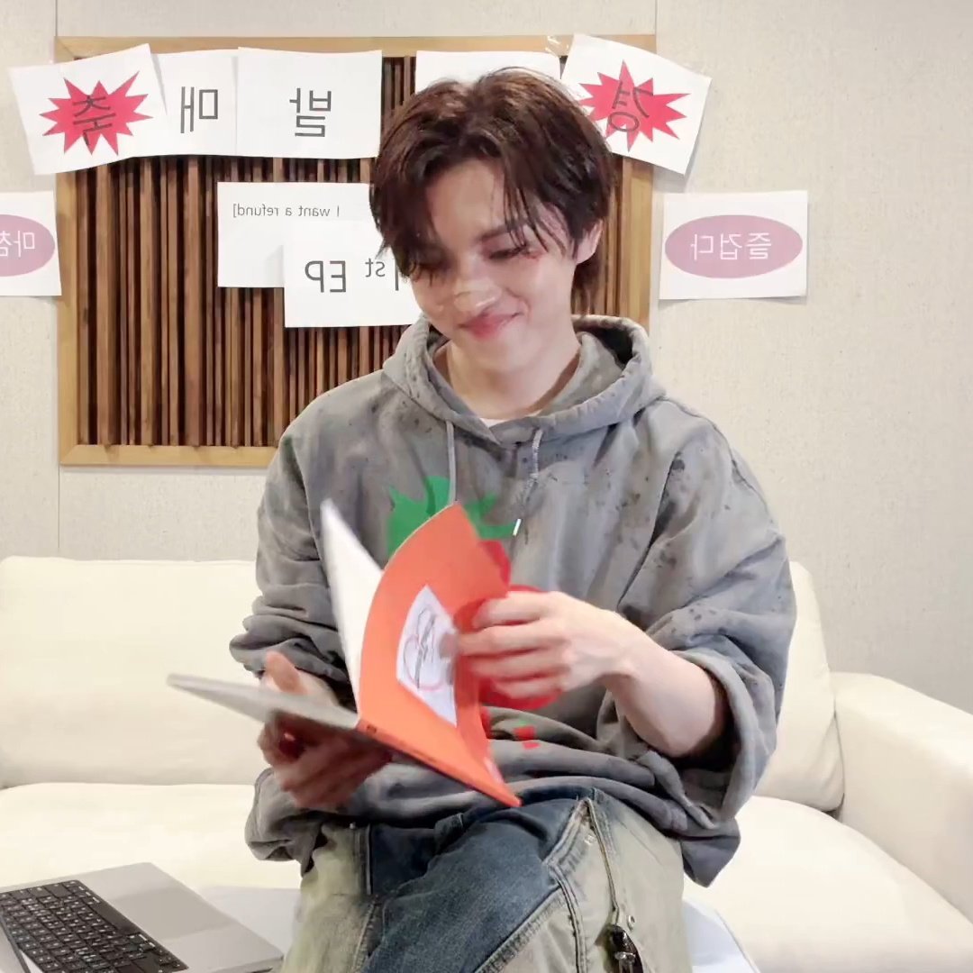 kino showing the credits in the album where it's written 'executive producer: kino' and 'management: naked' and his proud smile looking at it 😭😭😭