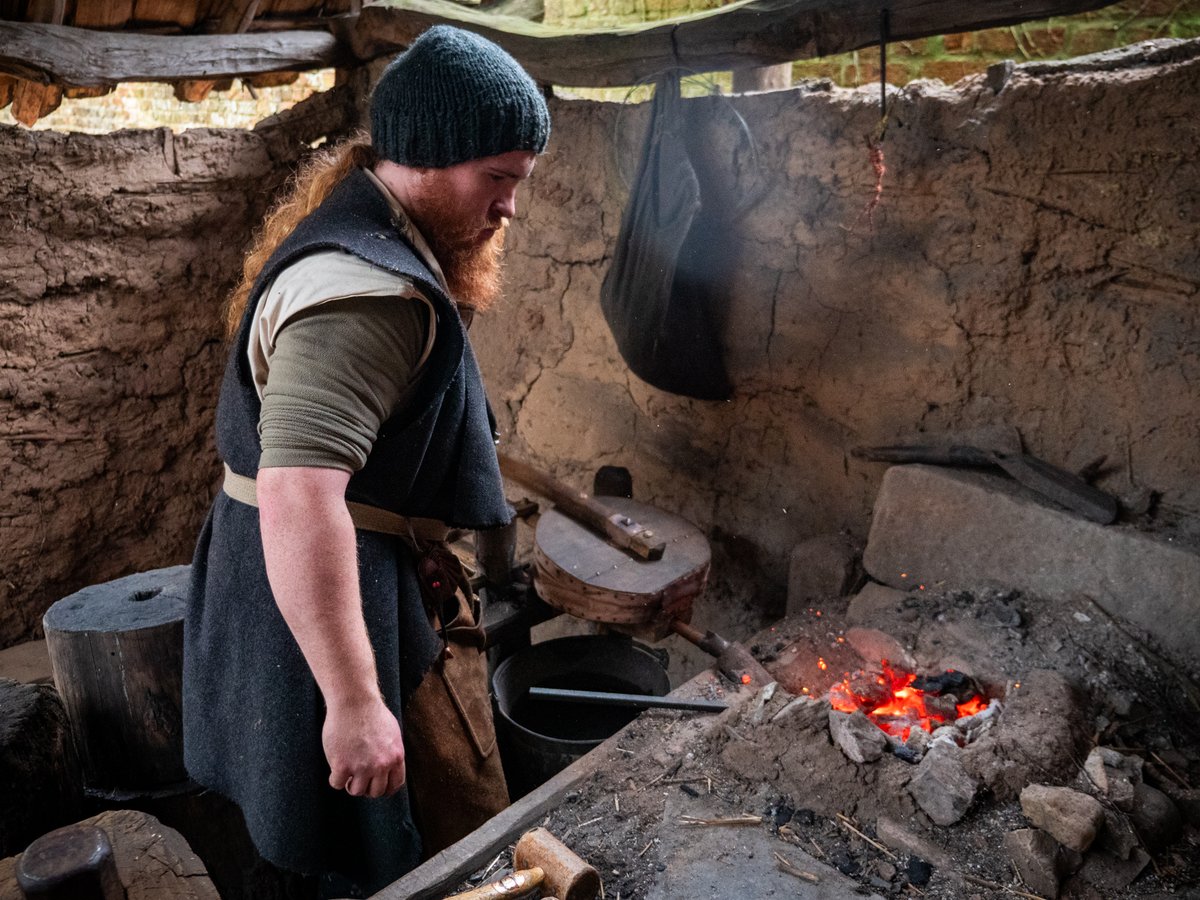 MAY 25th 🔥⚒️ Back by popular demand, the Introduction to Blacksmithing Course! Immerse yourself into history and spend a day in our Anglo Saxon forge learning about the ancient craft of blacksmithing. Book now to secure your space👇 shop.wildwoodtrust.org/devon-tickets-… #devon #wildwood