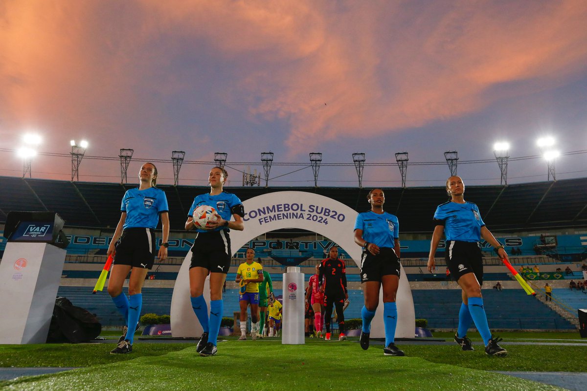 ⚖️ DESIGNACIÓN INTERNACIONAL| Olatz Rivera Olmedo, Iragartze Fernández y Andrada Alomán dirigen esta noche el Perú - Paraguay de la fase final de la @CONMEBOL #Sub20Fem 🏟️ El encuentro se disputa en el estadio Modelo Alberto Spencer de Guayaquil (Ecuador). #ArbitrajeRFEF