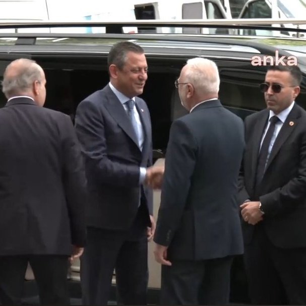 Özgür Özel, Cumhurbaşkanı Recep Tayyip Erdoğan ile görüşmek üzere AK Parti Genel Merkezi'ne geldi.