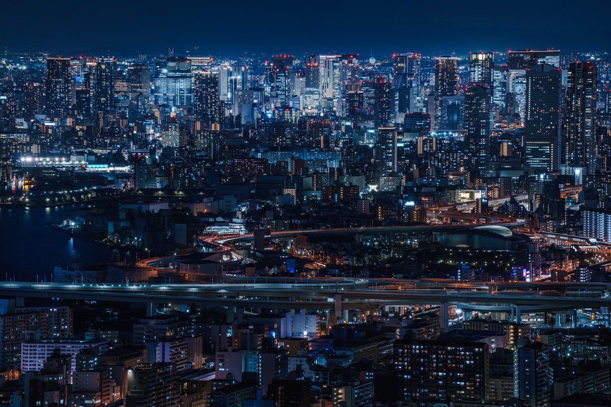 東京と大阪の高層ビル群
どちらも200m超の展望台から撮影
高さの違いに注目して見てください🧐