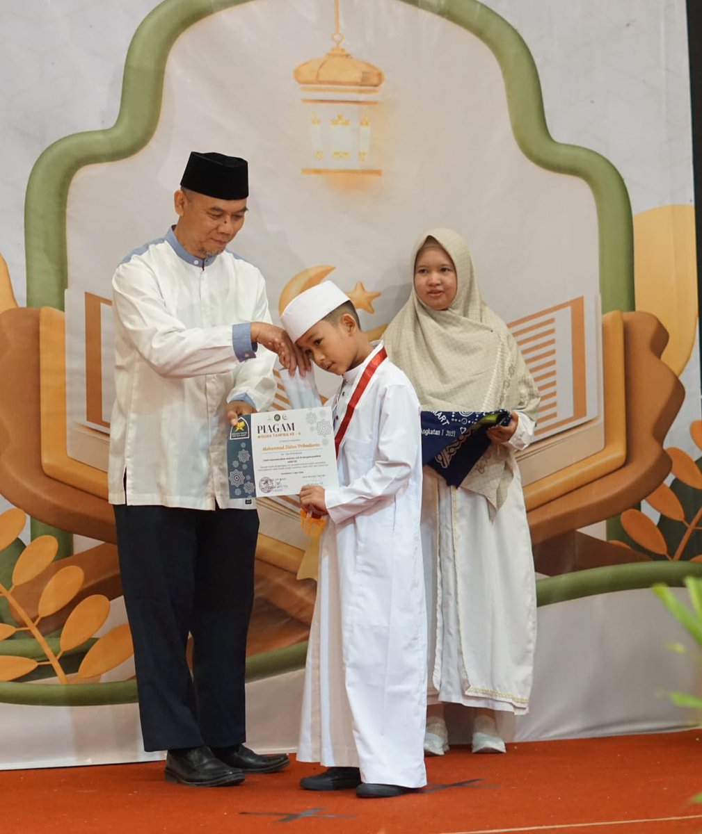 SDIT Alif Smart Surakarta Gelar Wisuda Tahfidz ke-5 -  islamtoday.id/news/202405022…