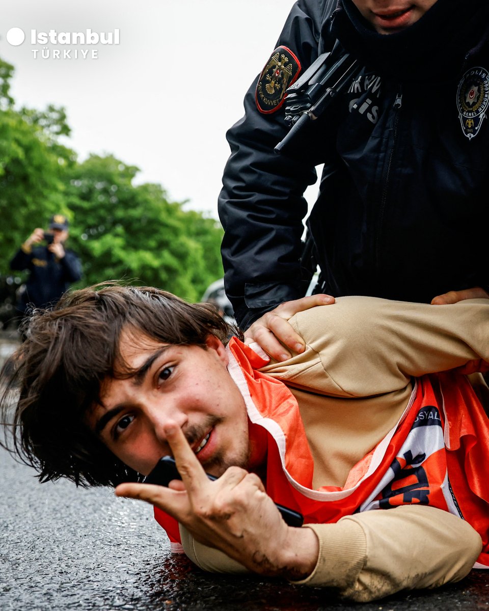 A photo dump of this year’s May Day from around the world. 🇹🇷 Istanbul, Türkiye - An arrested protester flashes the victory sign.