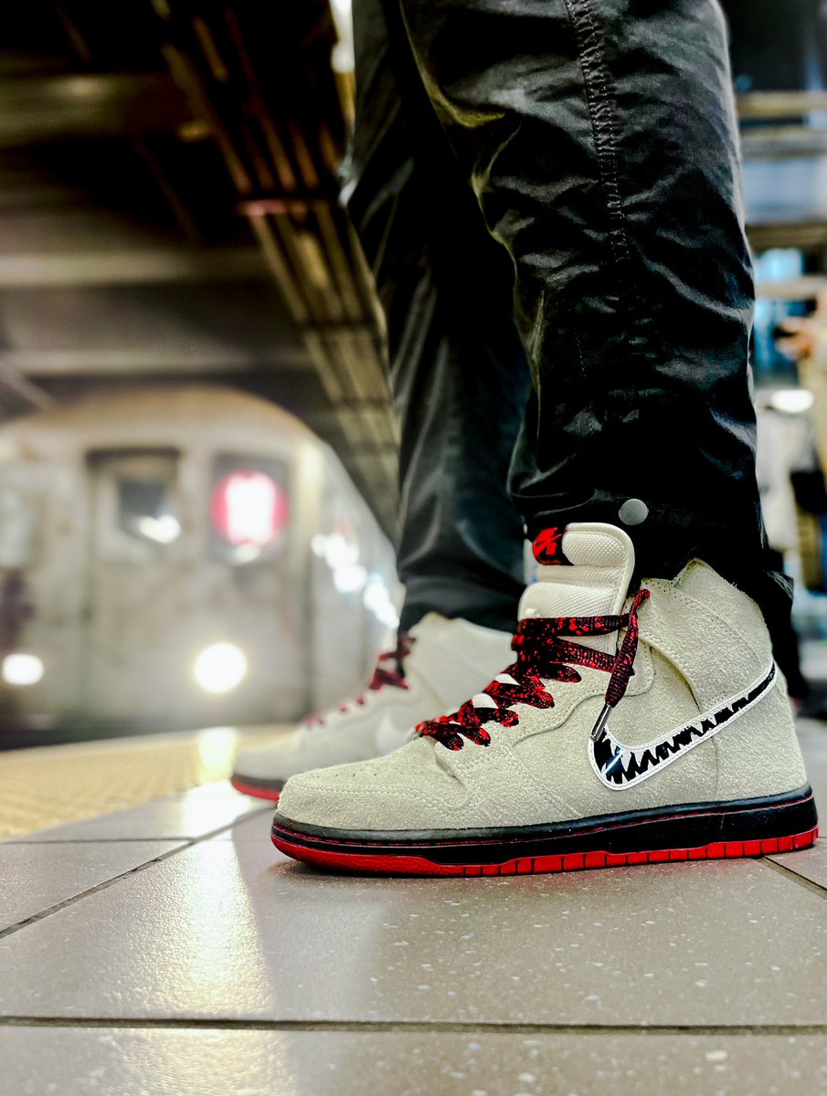 The city is mine! 🚇🗽🙏🏾🙌🏾👏🏾🫡❤️ @BlackSheepNC @willstowehos @azcaptures @tiona_deniece @Jamiersen @nikesb #KOTD @nikestore #sneakerdrop #snkrsliveheatingup #snkrskickcheck #yoursneakersaredope #PhotographyIsArt