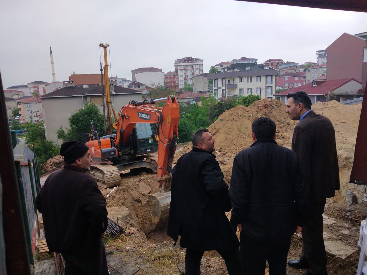 Mehmet Akif Mahallesi'nde yıkılıp yeniden yapılmaya başlanan Halil İbrahim Cami inşaatında çalışan arkadaşlarımıza kolaylıklar diledik.