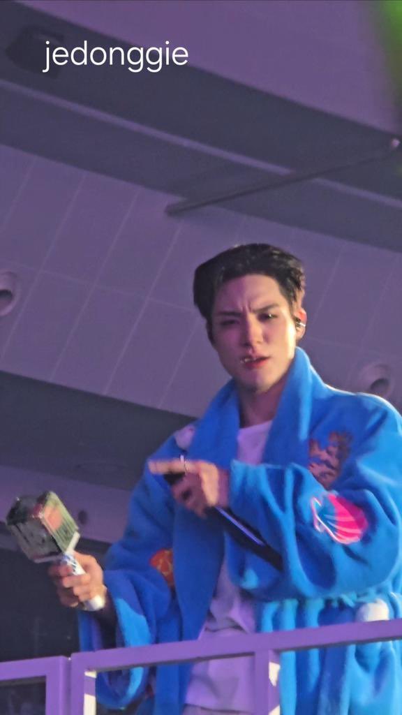 รีวิวแท่งไฟใหม่จากโน่  555555555555555555555555555555555555555555555555555555555555555555555