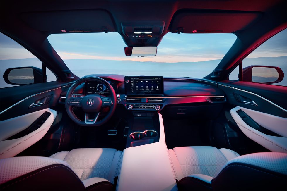 Elektrikli '2024 Acura ZDX Type-S' görücüye çıkarıldı. 499 beygirlik (738 Nm tork) model yaklaşık 447 km menzille geliyor. Aracın ABD fiyatı ise 73 bin dolar seviyesinde yer alıyor.