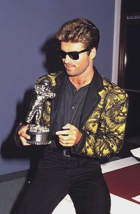 🎹 🌈 🖤 George Michael ❤️‍🔥
  Beautiful day to All 💜🎶
  #georgeMichael #musiclegend
