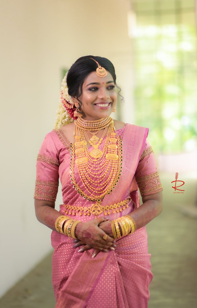 Designer Blouse | Traditional Blouse | Hand Worked | Wedding Blouse | Partywear | Wedding Blouse Design | Bridal Blouse Design 

#designerblouse #traditionalblouse #traditionalblousedesigns #weddingblousedesign #weddingblousedesignideas #weddingblouses #bridalblousedesigns📷