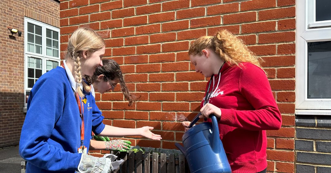 Our Eco committee, with Sarah & Gaby from @LetOutside, began phase 1 of our replanting project in Digby Court this week to celebrate Earth Day! Huge thanks to Let’s Go Outside and Learn and our supportive @Waldegrave_PTA for making this possible!🌍 #EarthDay