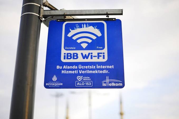 İBB'nin 11 bin 500 noktada ücretsiz verdiği WiFi hizmetindeki aylık 60 GB kota sınırlaması kaldırıldı. 

Vatandaşlar internet hizmetinden artık sınırsız faydalanacak.